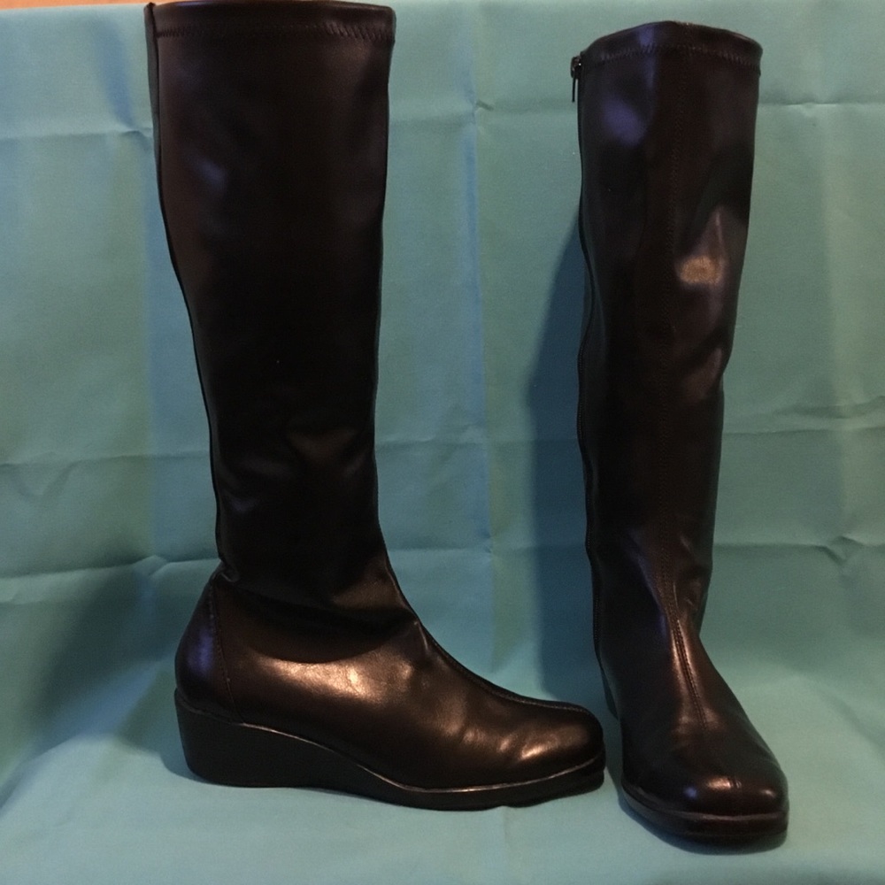 EUC Aerosoles Tall Wedge Black Boot Sz. 8M